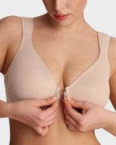 Brasier con Cierre Frontal, Aros Acolchados y Cobertura Total que Moldea y Suaviza la Espalda